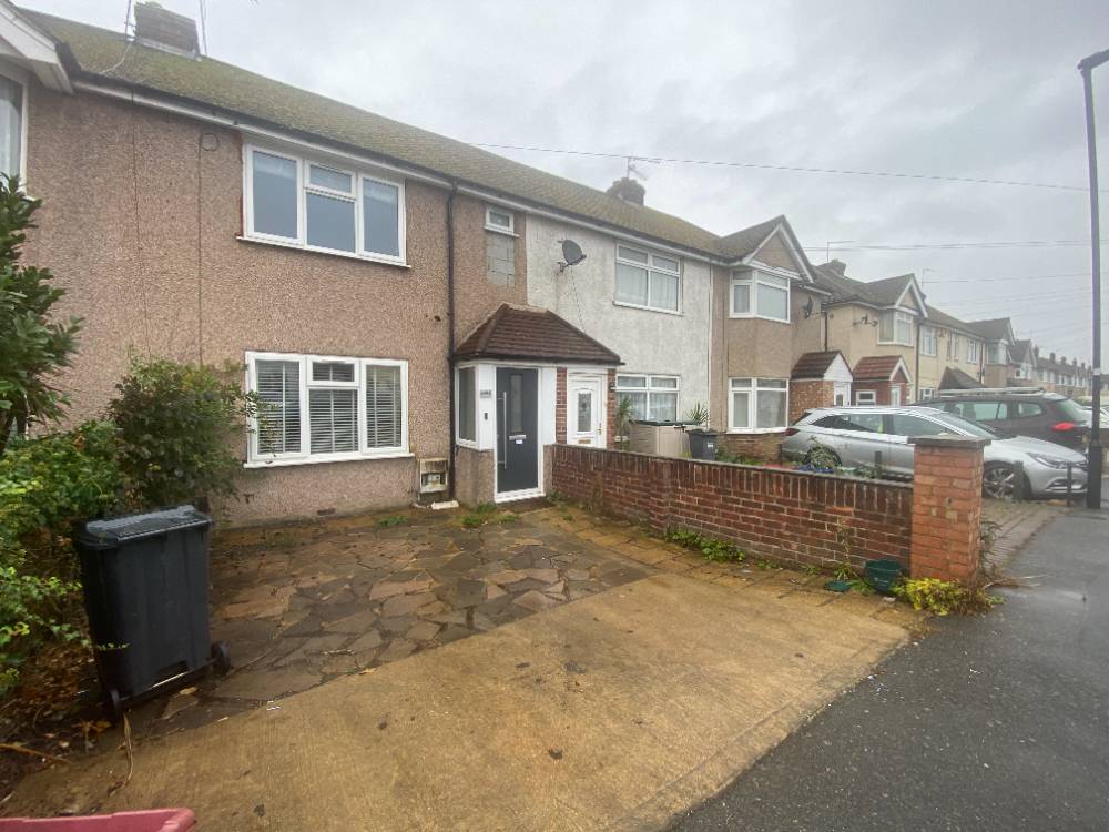 104 Hamilton Road, Feltham, TW13 4PX